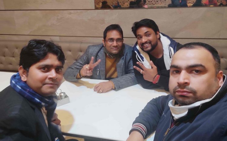 enjoying-dinner-1-become-lic-agent-delhi